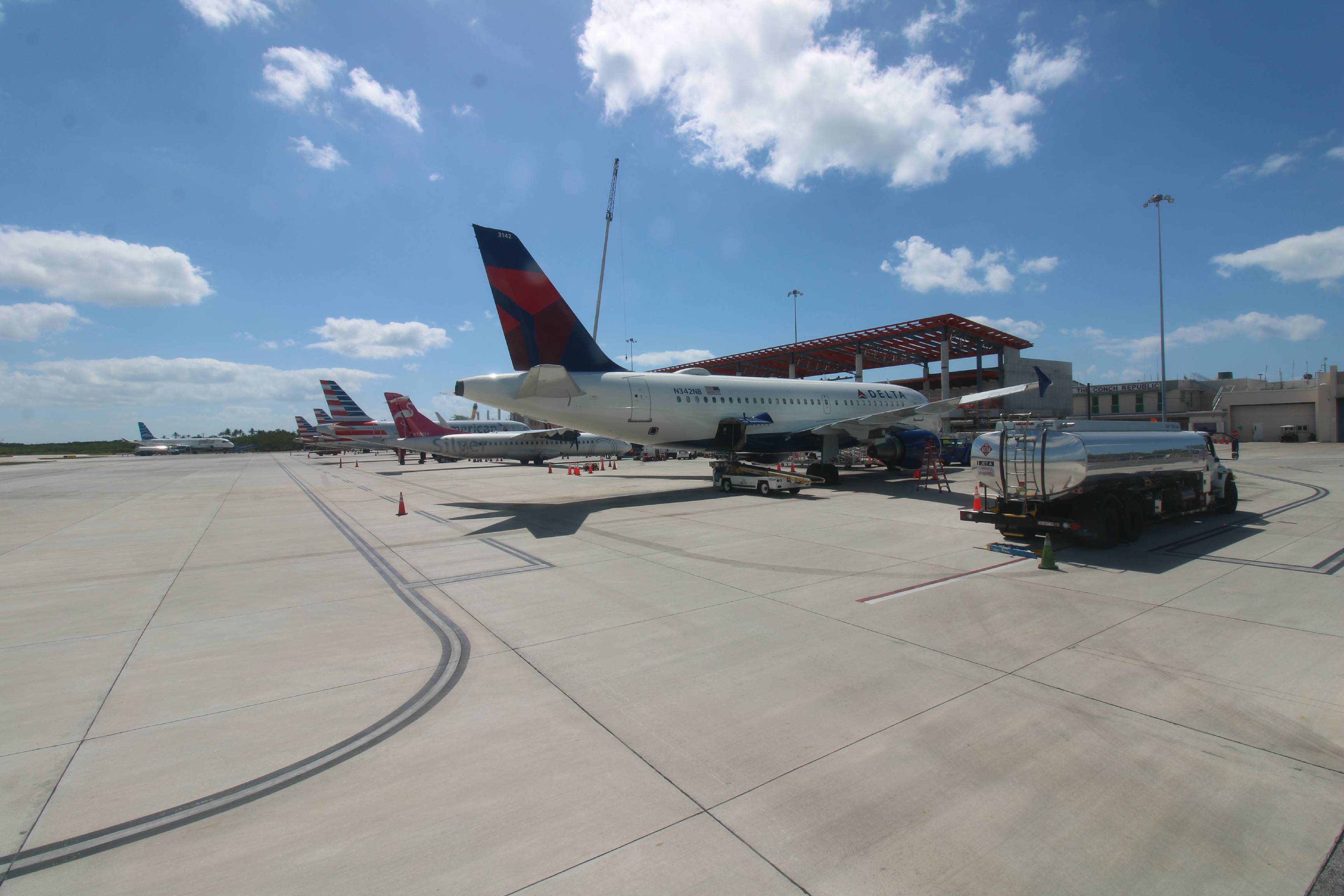 Airplanes lined up at aiport gates